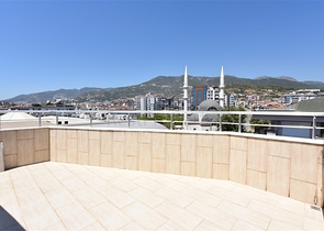 دوبلكس عائلية 4 غرف وصالة -جانب مول الانيوم -في اوبا / الانيا 