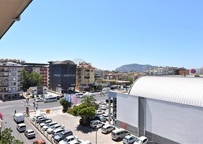 دوبلكس عائلية 4 غرف وصالة -جانب مول الانيوم -في اوبا / الانيا 