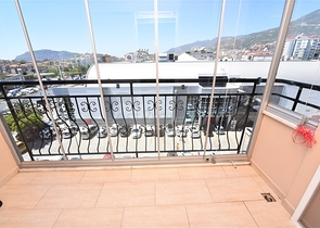 دوبلكس عائلية 4 غرف وصالة -جانب مول الانيوم -في اوبا / الانيا 