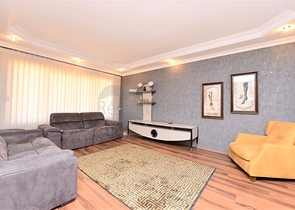 دوبلكس عائلية 4 غرف وصالة -جانب مول الانيوم -في اوبا / الانيا 