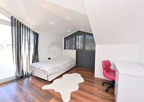 دوبلكس عائلية 4 غرف وصالة -جانب مول الانيوم -في اوبا / الانيا 