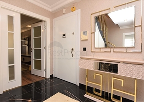 دوبلكس عائلية 4 غرف وصالة -جانب مول الانيوم -في اوبا / الانيا 