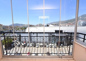 دوبلكس عائلية 4 غرف وصالة -جانب مول الانيوم -في اوبا / الانيا 