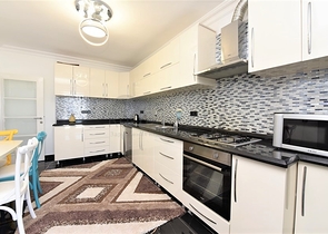 دوبلكس عائلية 4 غرف وصالة -جانب مول الانيوم -في اوبا / الانيا 