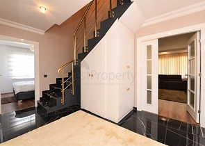 دوبلكس عائلية 4 غرف وصالة -جانب مول الانيوم -في اوبا / الانيا 