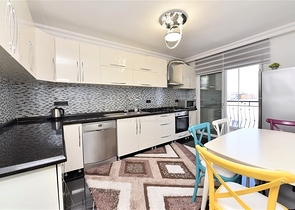 دوبلكس عائلية 4 غرف وصالة -جانب مول الانيوم -في اوبا / الانيا 