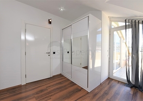 دوبلكس عائلية 4 غرف وصالة -جانب مول الانيوم -في اوبا / الانيا 