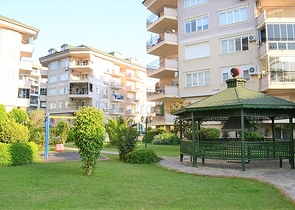 دوبلكس عائلية 4 غرف وصالة -جانب مول الانيوم -في اوبا / الانيا 