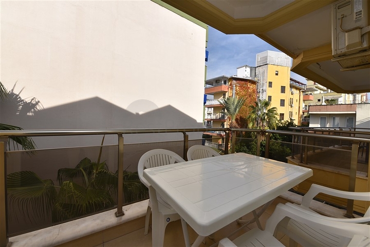 شقة مؤثثة في قلب مدينة ألانيا للبيع 