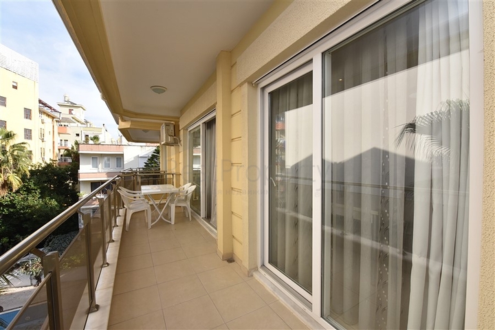 شقة مؤثثة في قلب مدينة ألانيا للبيع 