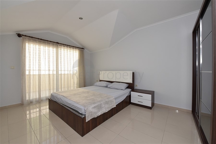 شقة مؤثثة في قلب مدينة ألانيا للبيع 