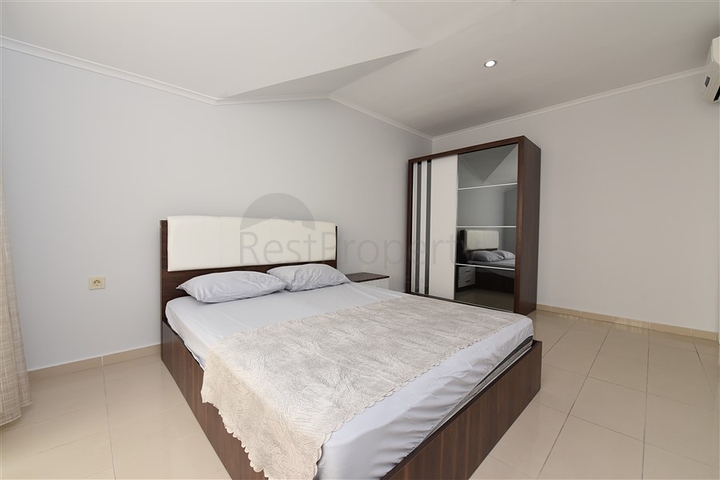 شقة مؤثثة في قلب مدينة ألانيا للبيع 