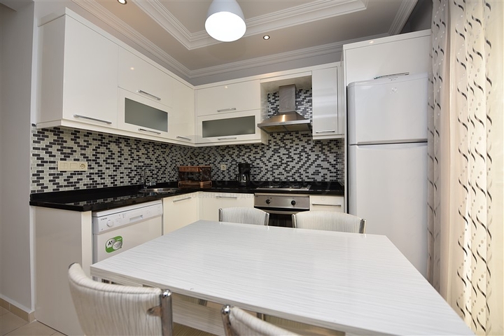 شقة مؤثثة في قلب مدينة ألانيا للبيع 