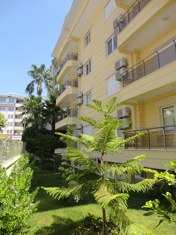 شقة مؤثثة في قلب مدينة ألانيا للبيع 