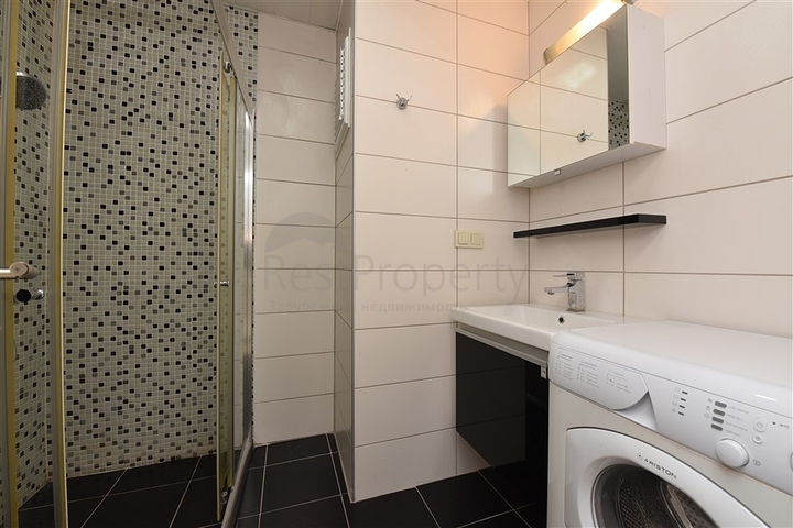 شقة مؤثثة في قلب مدينة ألانيا للبيع 