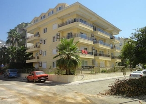 شقة مؤثثة في قلب مدينة ألانيا للبيع 