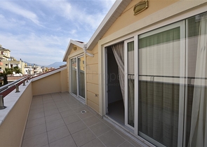 شقة مؤثثة في قلب مدينة ألانيا للبيع 