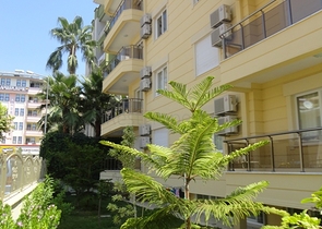 شقة مؤثثة في قلب مدينة ألانيا للبيع 