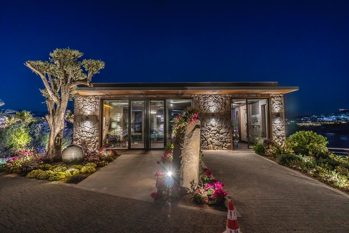 مجمع النخبة مع مفهوم الفندق على الساحل الأول في منطقة ياليكافاك