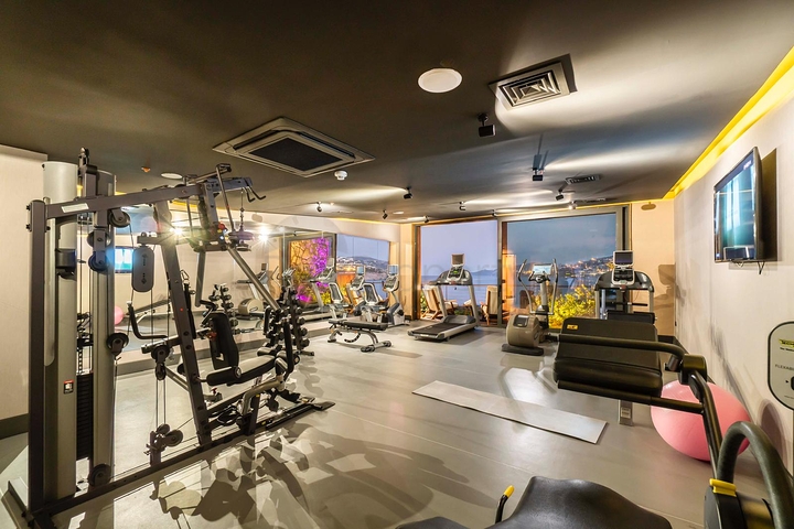 مجمع النخبة مع مفهوم الفندق على الساحل الأول في منطقة ياليكافاك