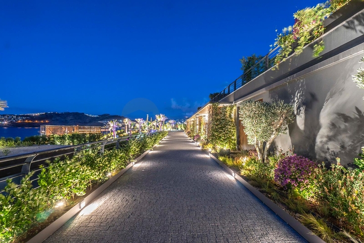 مجمع النخبة مع مفهوم الفندق على الساحل الأول في منطقة ياليكافاك