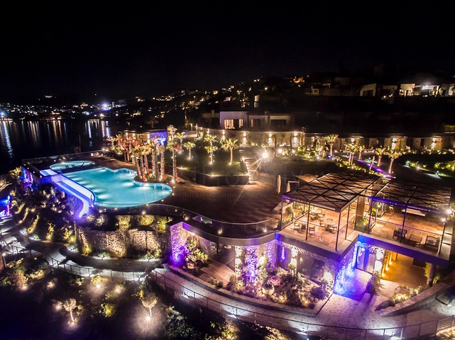 مجمع النخبة مع مفهوم الفندق على الساحل الأول في منطقة ياليكافاك