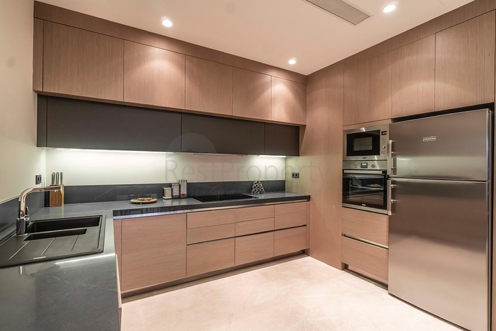 مجمع النخبة مع مفهوم الفندق على الساحل الأول في منطقة ياليكافاك