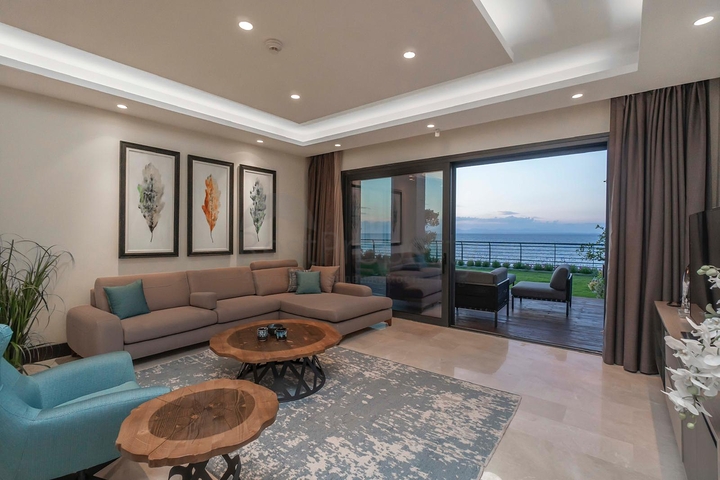 مجمع النخبة مع مفهوم الفندق على الساحل الأول في منطقة ياليكافاك