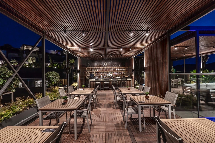 مجمع النخبة مع مفهوم الفندق على الساحل الأول في منطقة ياليكافاك