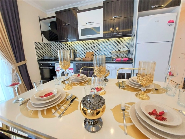 شقق حديثة للبيع في الانيا - تصميم 1+1 - قريبة من البحر - مهموتلار / الانيا 