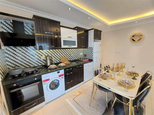 شقق حديثة للبيع في الانيا - تصميم 1+1 - قريبة من البحر - مهموتلار / الانيا 