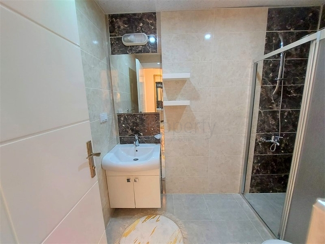 شقق حديثة للبيع في الانيا - تصميم 1+1 - قريبة من البحر - مهموتلار / الانيا 