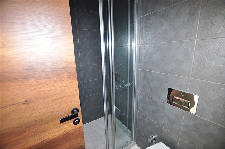 شقق في مهموتلار - تصميم غرفة وصالة -ضمن مجمع حديث فاخر -في محمودلار / الانيا 