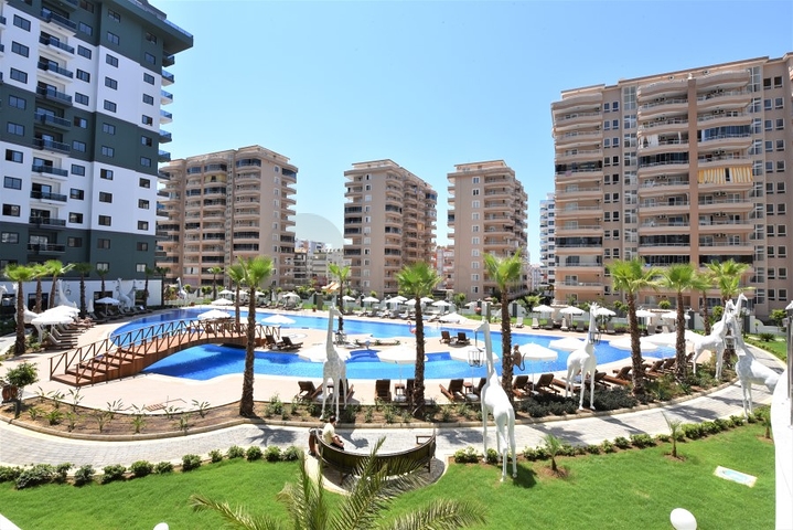 شقق في مهموتلار - تصميم غرفة وصالة -ضمن مجمع حديث فاخر -في محمودلار / الانيا 