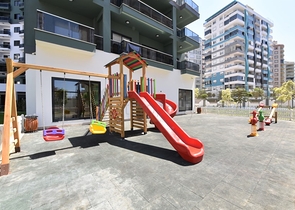 شقق في مهموتلار - تصميم غرفة وصالة -ضمن مجمع حديث فاخر -في محمودلار / الانيا 