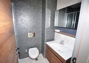 شقق في مهموتلار - تصميم غرفة وصالة -ضمن مجمع حديث فاخر -في محمودلار / الانيا 