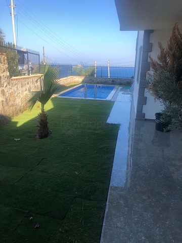 عقارات بودروم - فيلا فاخرة اطلالة بحر -4 غرف وصالة .