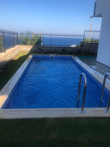 عقارات بودروم - فيلا فاخرة اطلالة بحر -4 غرف وصالة .