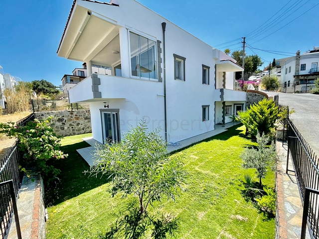 عقارات بودروم - فيلا فاخرة اطلالة بحر -4 غرف وصالة .