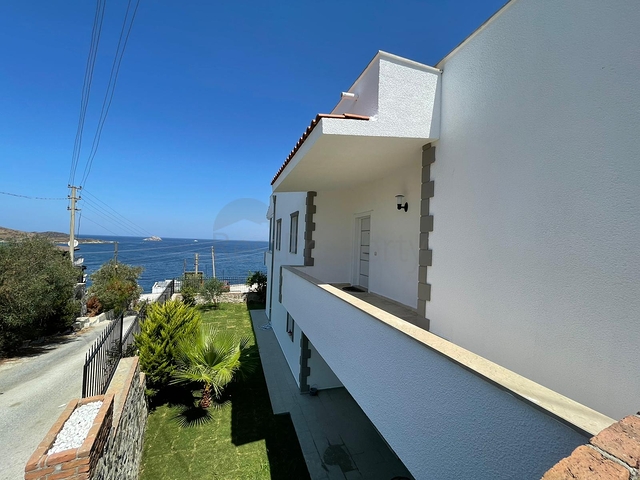 عقارات بودروم - فيلا فاخرة اطلالة بحر -4 غرف وصالة .