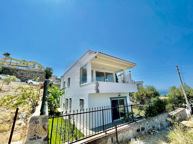 عقارات بودروم - فيلا فاخرة اطلالة بحر -4 غرف وصالة .