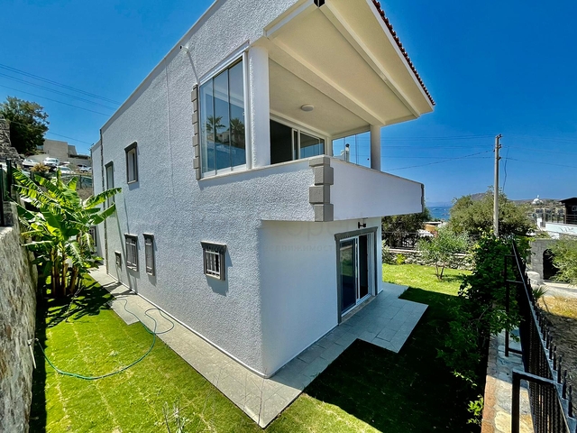 عقارات بودروم - فيلا فاخرة اطلالة بحر -4 غرف وصالة .