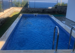 عقارات بودروم - فيلا فاخرة اطلالة بحر -4 غرف وصالة .