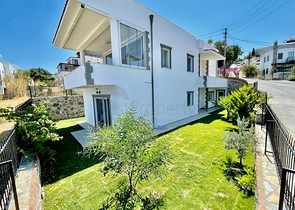 عقارات بودروم - فيلا فاخرة اطلالة بحر -4 غرف وصالة .