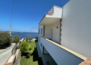 عقارات بودروم - فيلا فاخرة اطلالة بحر -4 غرف وصالة .