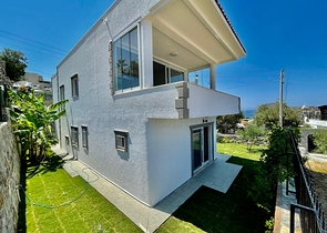 عقارات بودروم - فيلا فاخرة اطلالة بحر -4 غرف وصالة .