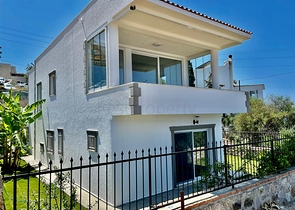 عقارات بودروم - فيلا فاخرة اطلالة بحر -4 غرف وصالة .