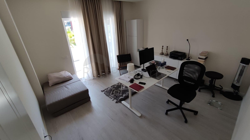 شقق للبيع الانيا - موقع مركزي -4 غرف وصالة -ضمن مجمع فاخر في اوبا /الانيا 