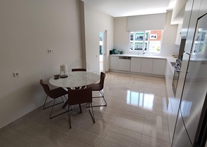 شقق للبيع الانيا - موقع مركزي -4 غرف وصالة -ضمن مجمع فاخر في اوبا /الانيا 