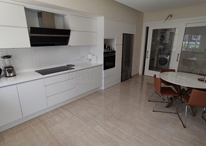 شقق للبيع الانيا - موقع مركزي -4 غرف وصالة -ضمن مجمع فاخر في اوبا /الانيا 